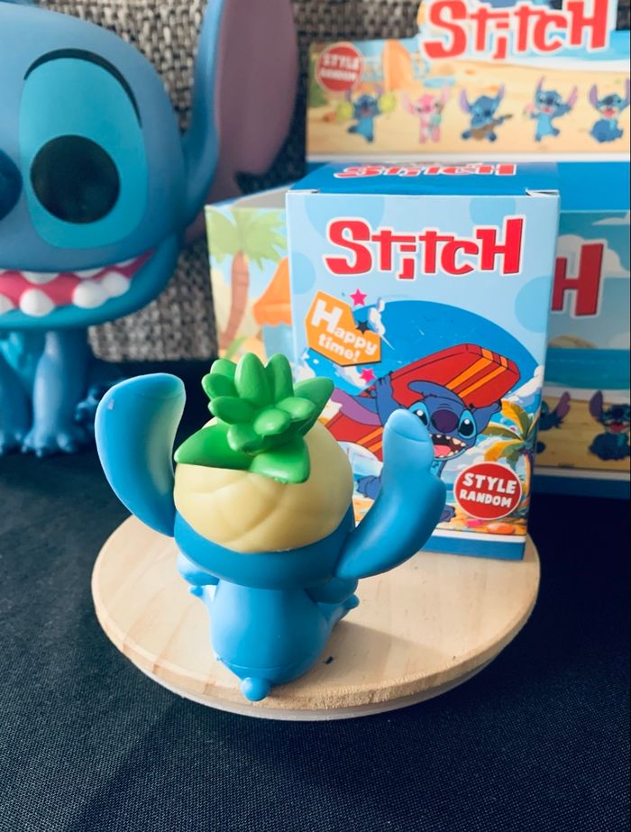 Figurine Stitch collection Happy Time avec boîte (3 sur 6) - photo numéro 2