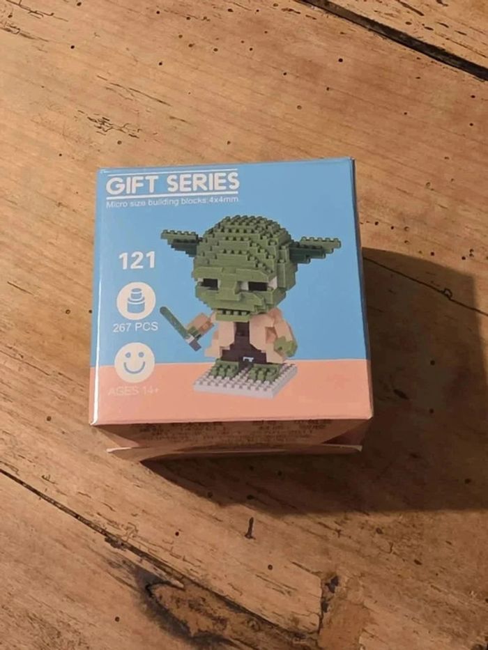 ⭐ Mini Yoda à construire – Set de briques pixelisées – Avec boîte d’origine ⭐