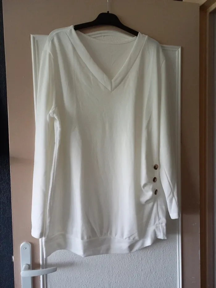Pull col en V femme - photo numéro 2