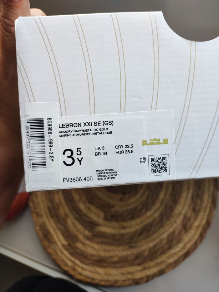 Baskets Nike LeBron XXI.  Taille 35.5 - photo numéro 9