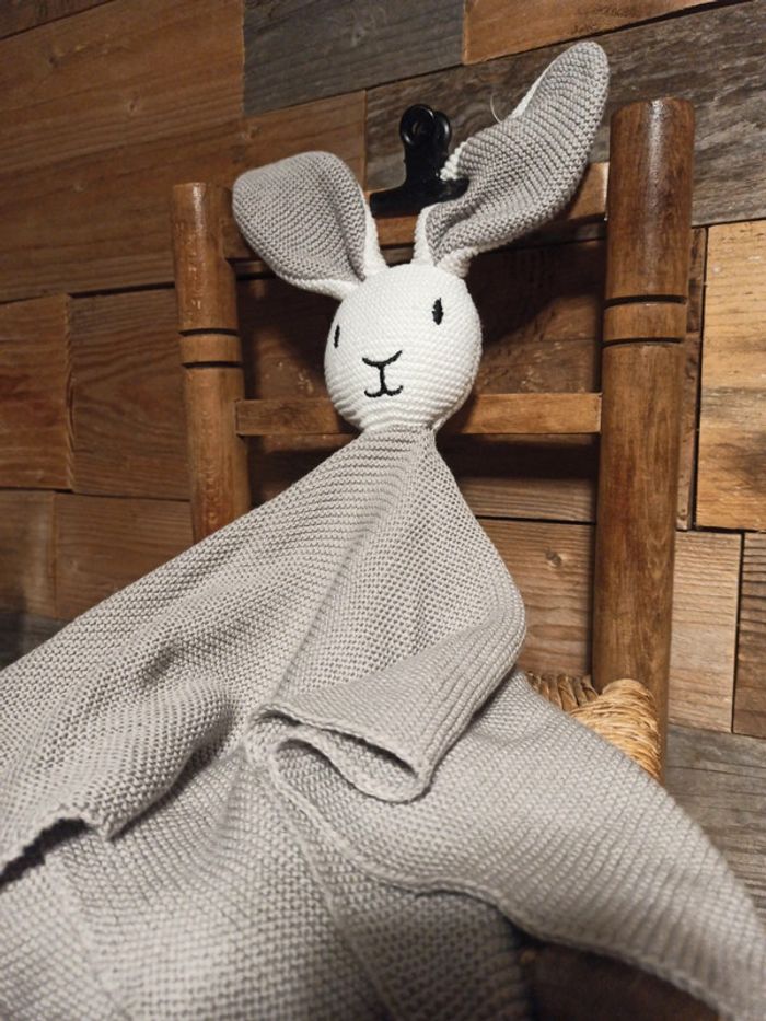 Doudou lapin Livella tricot tbe - photo numéro 3
