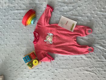 pyjama grenouillère en velours rose impression devant 6 mois