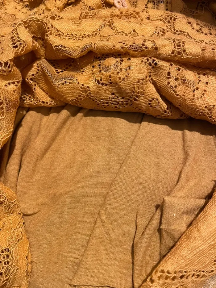 Blouse moutarde en dentelle et volant - Taille 36 - photo numéro 7