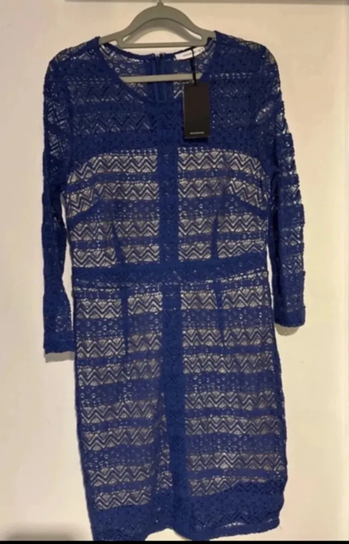 Robe bleue en dentelle Reserved – Taille 40 – Neuve avec étiquette 💙 - photo numéro 4