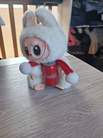 Labubu coco cola 