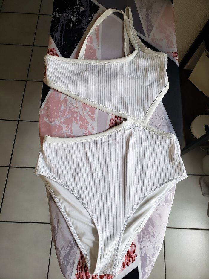 Maillot de bain une pièce blanc