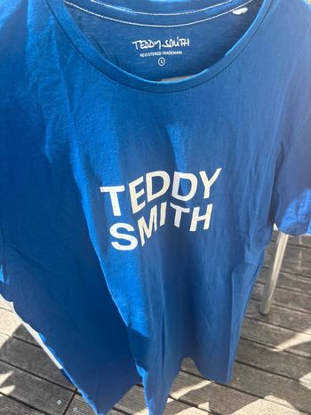 TEE shirt