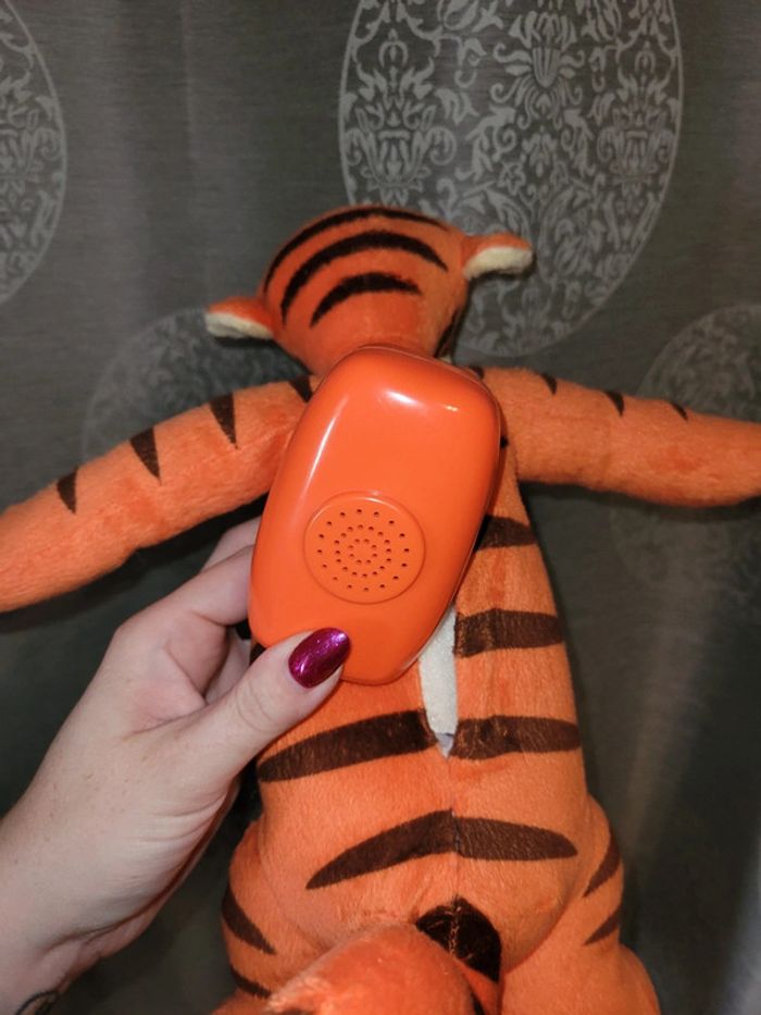 Peluche tigrou qui fait du bruit disney - photo numéro 4