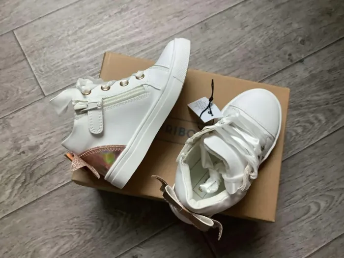 Baskets Friboo 25 Neuve Noeud à l’arrière / lacets satinés / fermeture eclair sur le coté - photo numéro 4