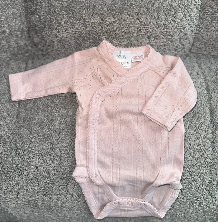Bodie manches longues rose ajourée ouverture par l’avant Zara