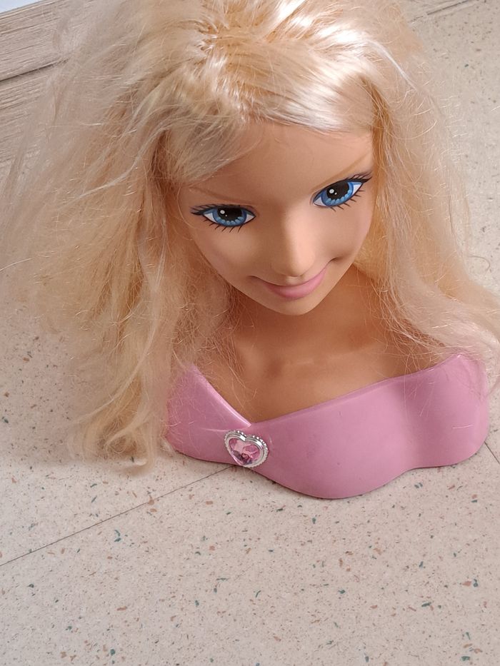 Tête de coiffure Barbie