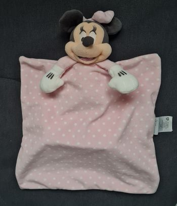 Doudou Minnie avec sa couverture rose à pois blanc- Disney