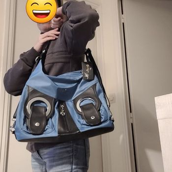 Sac a main noir et bleu