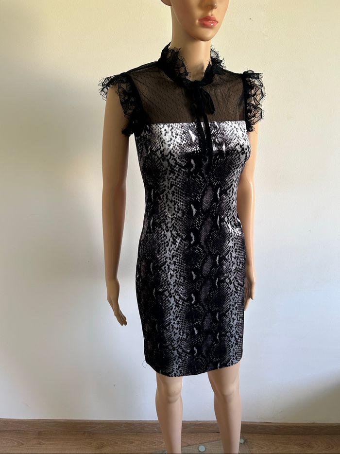 Robe noire et imprimée Soky&Soka taille S jamais portée - photo numéro 2