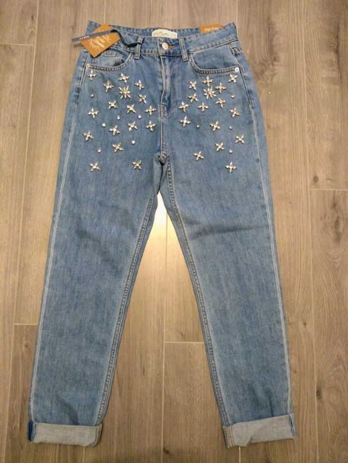 Jean Jennifer à strass taille S(36) neuf jamais porté avec son étiquette (prix d'achat 39€)