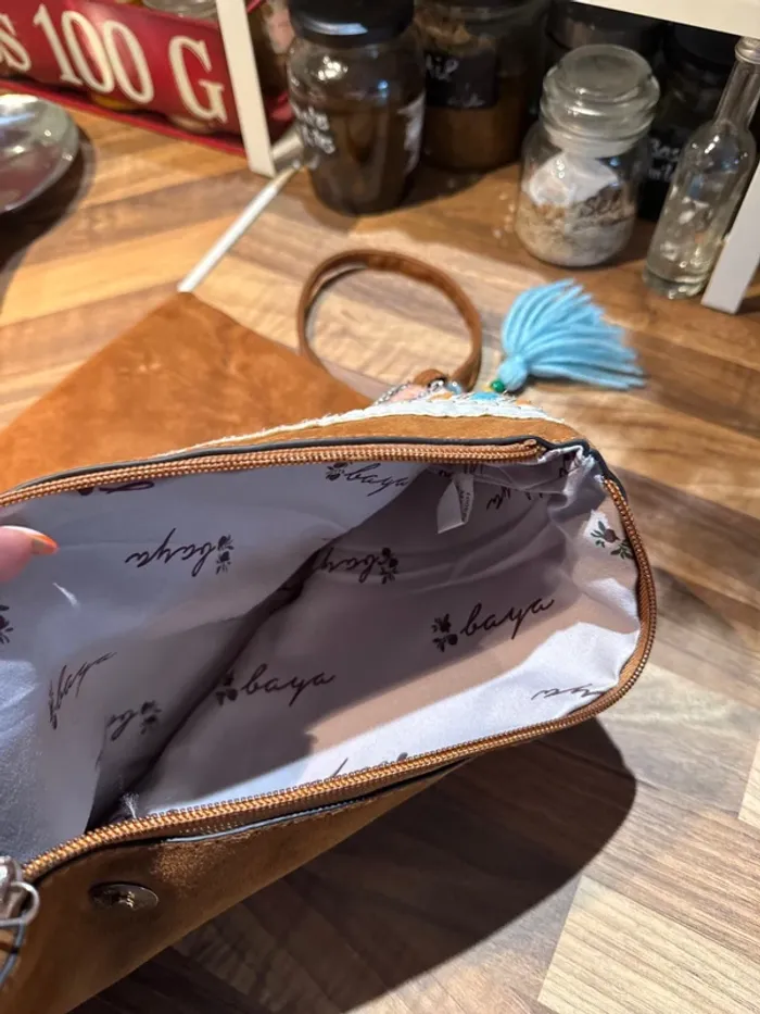 Sac pochette bandoulière broderies sequins zip daim - photo numéro 5