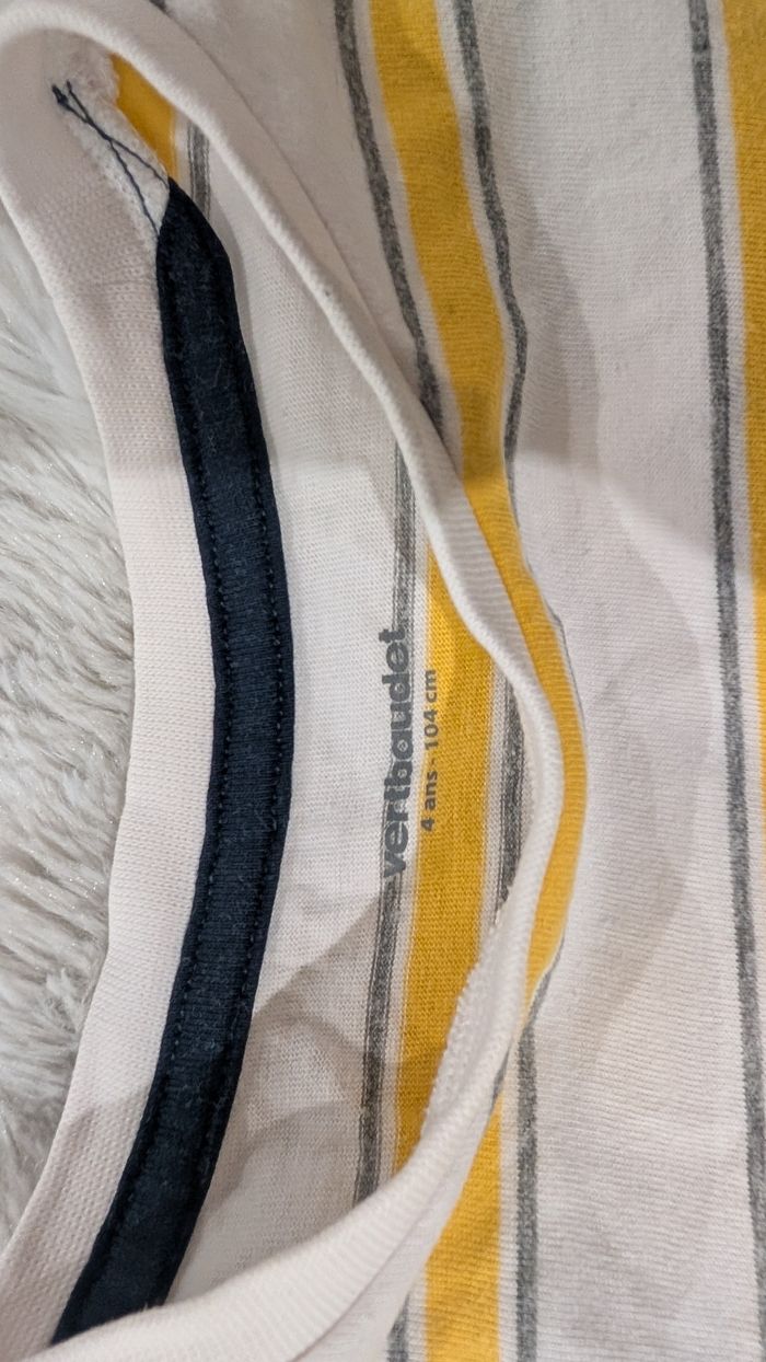 T-Shirt Vertbaudet taille 4 ans - photo numéro 2