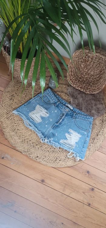 Joli short en jeans Stradivarius Taille M Parfait état