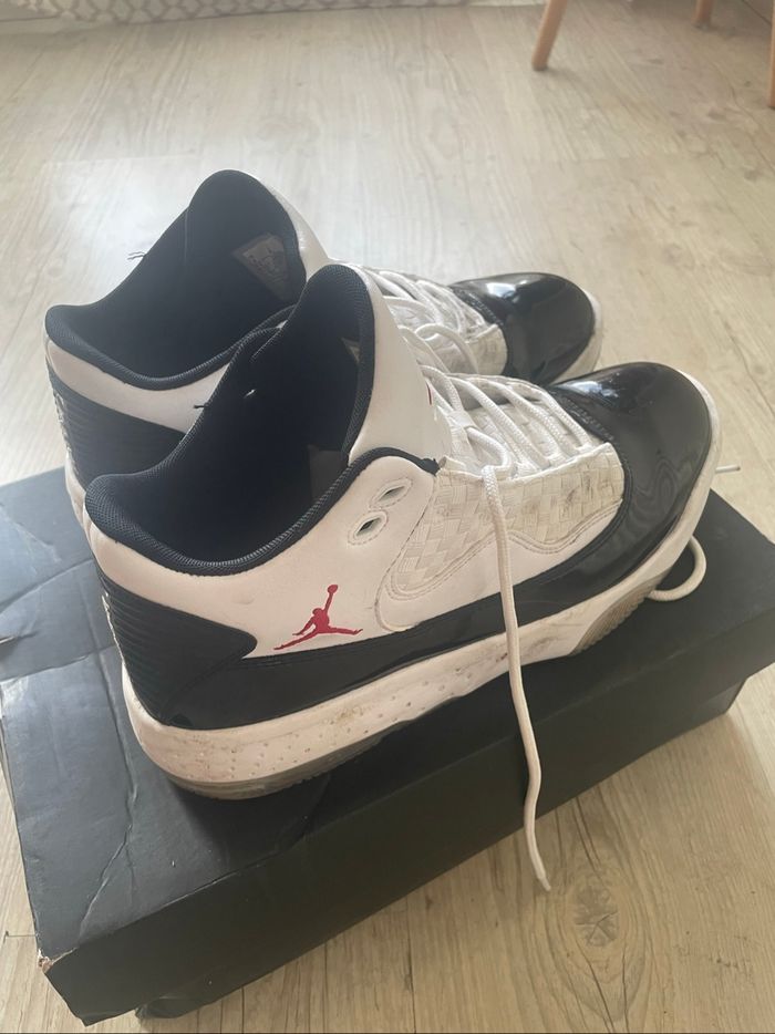Baskets Jordan max aura 2 noires et blanches - 42.5 - photo numéro 2