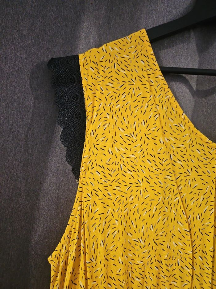 Belle robe à dentelle - photo numéro 2