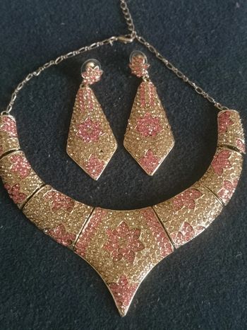 Parure fantaisie dorée et rose