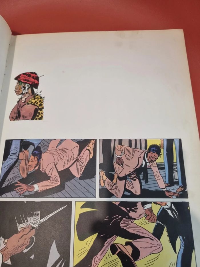 bd corto maltesse hugo Pratt l'ange à la fenêtre d'orient casterman 1975 - photo numéro 9