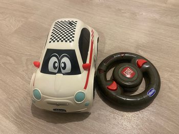 Voiture télécommandée