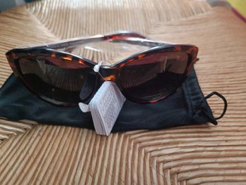 Lunette de soleil Avon