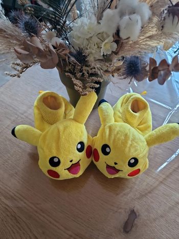 Chausson peluche pikatchu taille 28