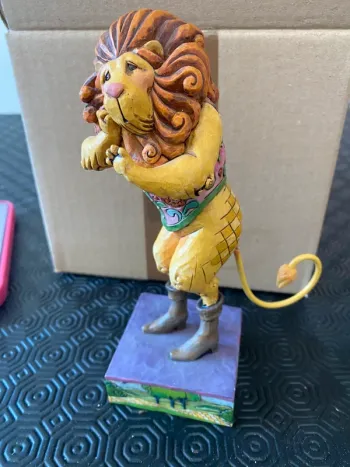 Figurine lion magicien d'oz disney traditions
