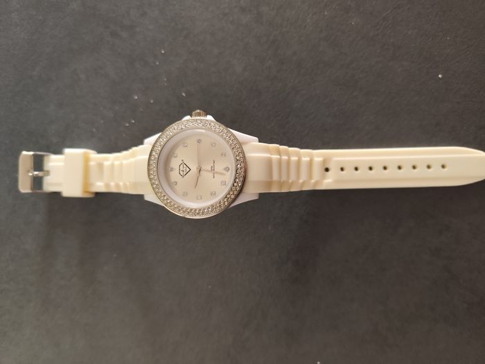 Montre femme blanche - photo numéro 2