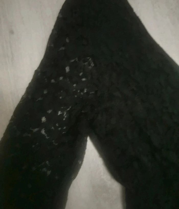 Robe noire en dentelle taille 36 - photo numéro 2