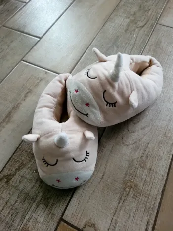 Chausson licorne taille 34-35 gemo