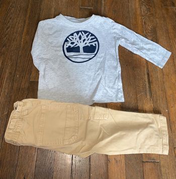 T-shirt timberland (très bon état) et pantalon Tommy Hilfiger (bon état ) 2 ans