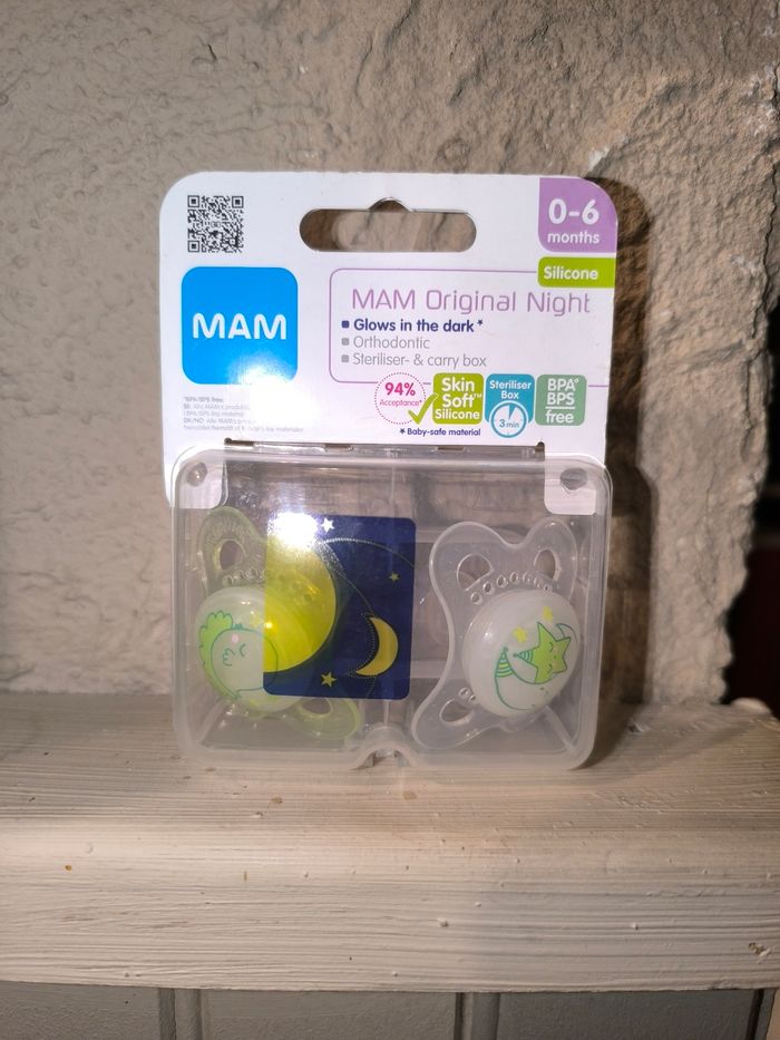 Tétines MAM, lire la bio