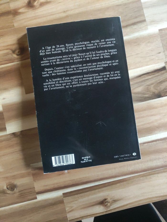 Livre "Une femme blessée" - photo numéro 2