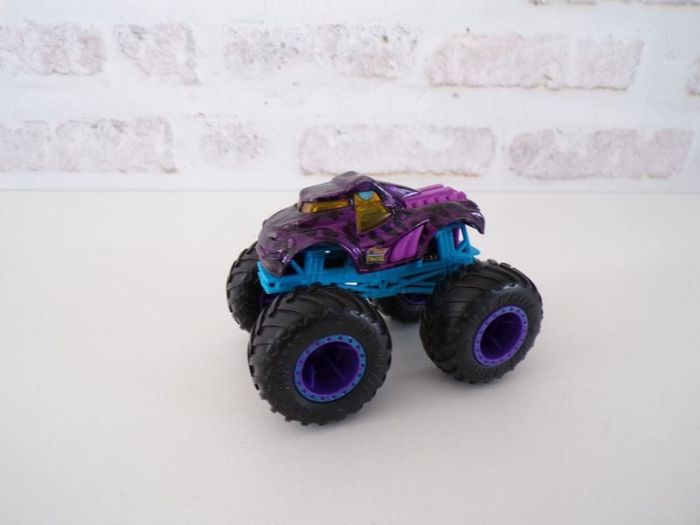 Monster trucks - Hot wheels - Taureau (J12)