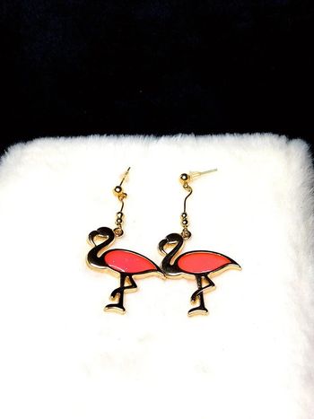 Magnifique paire de boucles d'oreilles flamingo rose