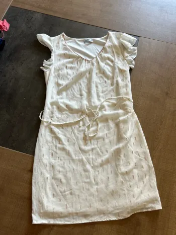 Robe femme, blanche à motif plume, cache cache, taille 36