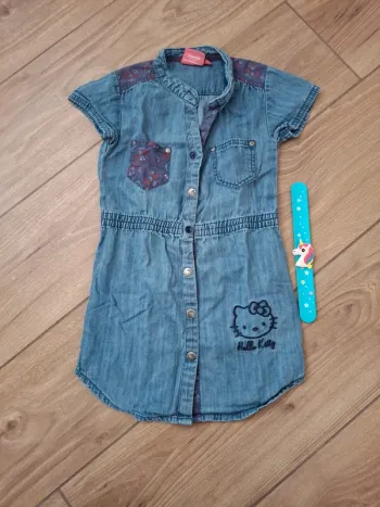Robe en jean Hello Kitty 6 ans très bon état