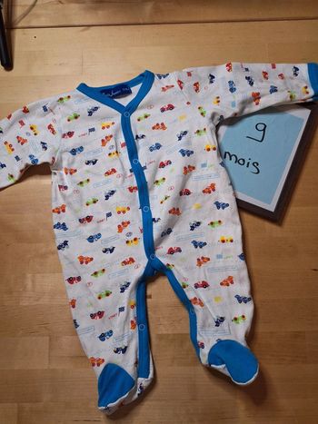 Pyjama pour garçon taille 9mois marque petit junior très bon état