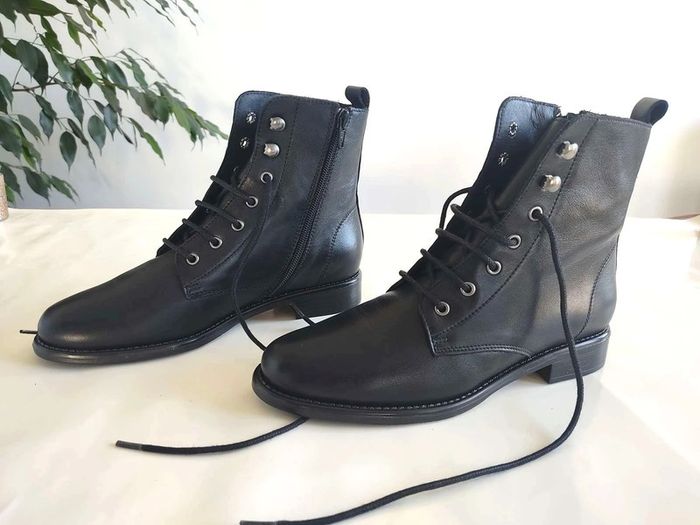 Paire de bottines Harcourt taille 37 cuir noir neuves - photo numéro 3