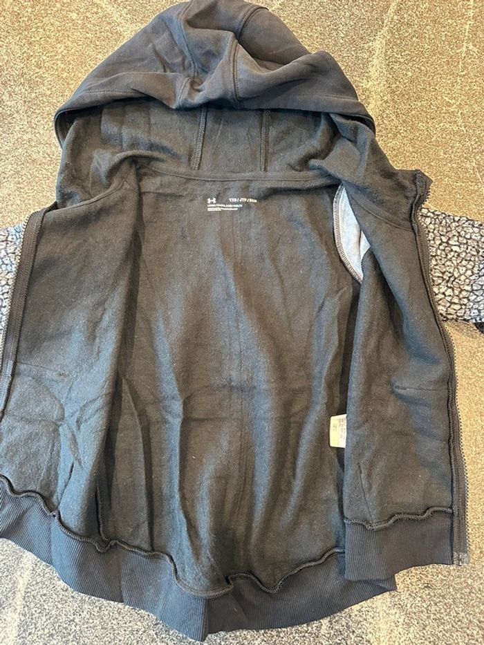 Veste under armour taille YXS soit 7 ans très bon état - photo numéro 3