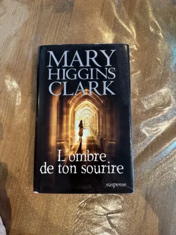 Livre mary higgins Clark l’ombre de ton sourire