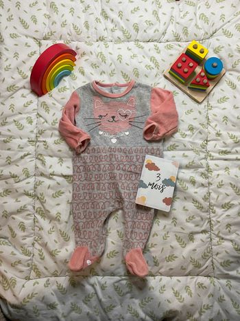 pyjama grenouillère en velours gris et rose 3 mois u tout petits
