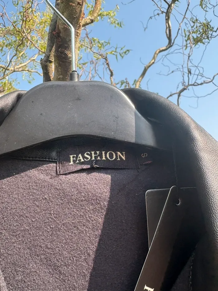 Robe noire avec ceinture - photo numéro 4