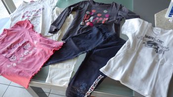 Lot de vêtements fille 5/6ans Disney et autres marques