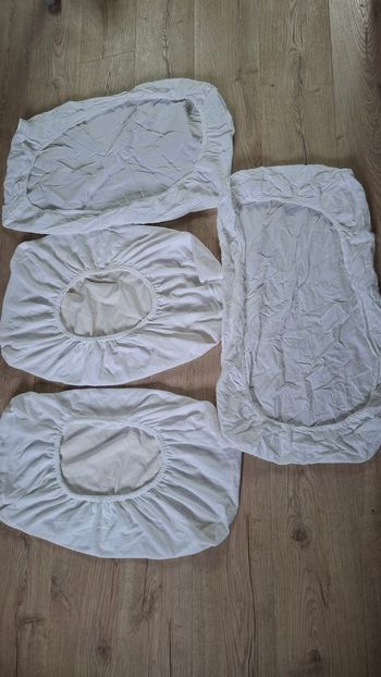 2 alèses et 2 draps housses blanc TBE 40x80cm