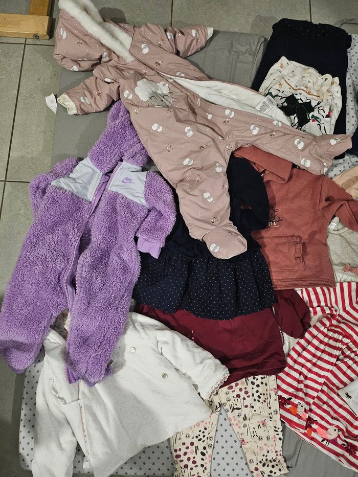 Lots de vêtements bebe fille 12 mois. - photo numéro 2
