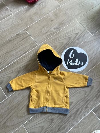 Sweet à capuche 6 mois